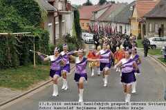 20 ... v cele pruvodu - mazoretky