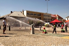 34 Hasici a vpozadi hotel Morava